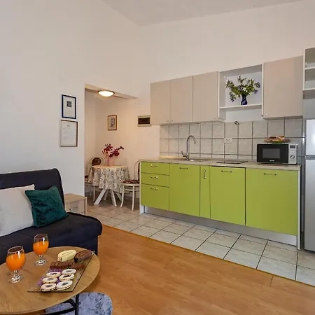 Apartman Spacious Terrace Rogoznica (Sibenik-Knin)