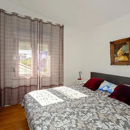 Spacious Terrace Apartman *